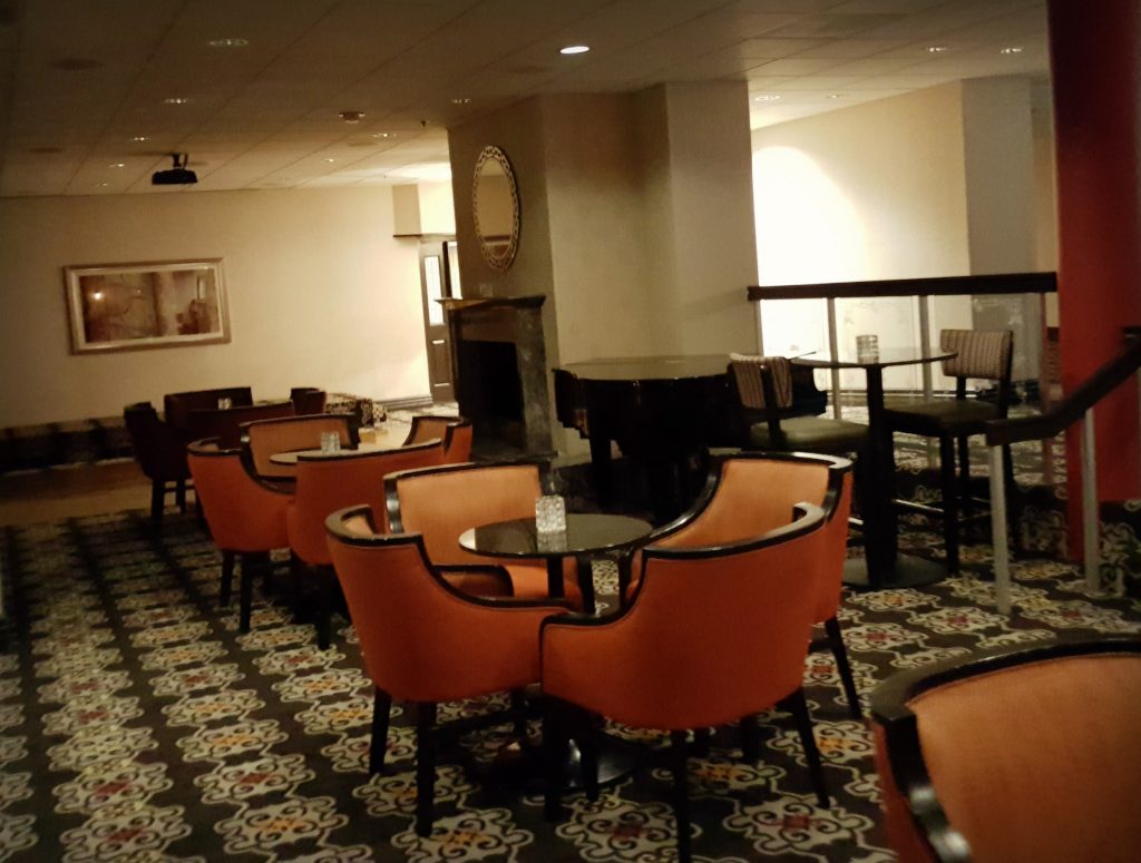 Crystal View Lounge, Burbank Holiday Inn