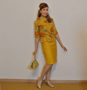 Monochrome Vintage Outfit in Yello